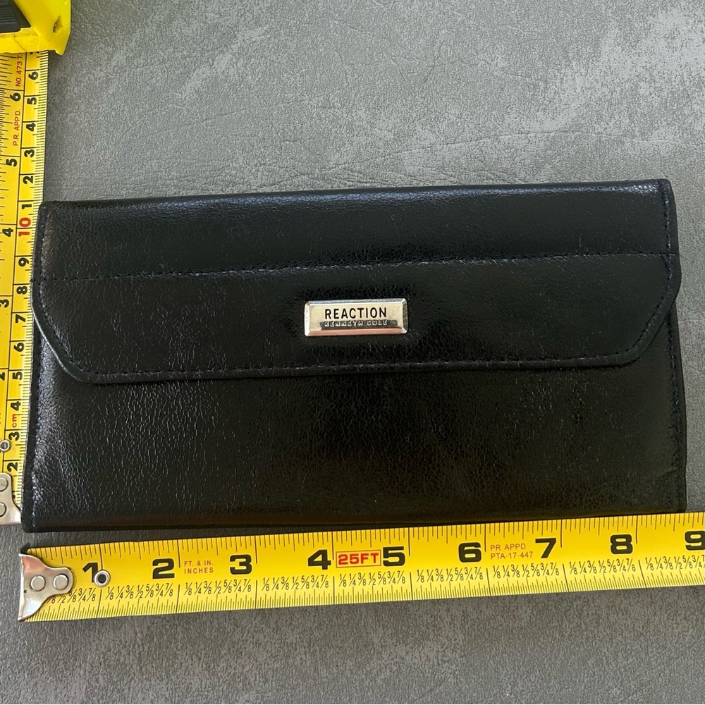 Kenneth Cole Reaction Black Leather Wallet - Picture 8 of 8